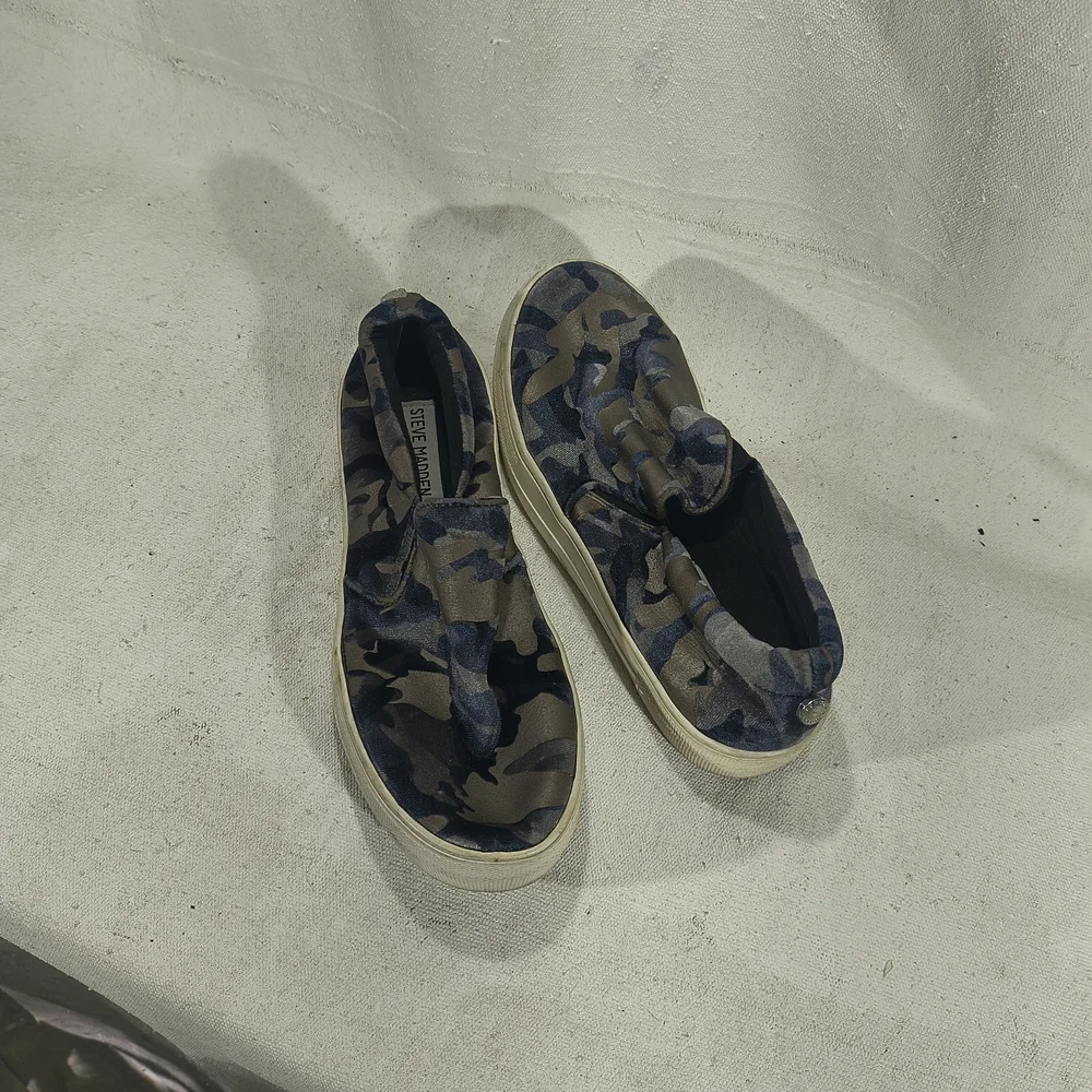 Women's Size 6 Medium Metallic Camouflage Slip-On Shoes by Steve Madden